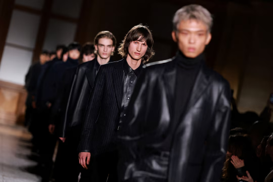 爱马仕设计师执掌男装线37年谢幕 巴黎发布收官之作