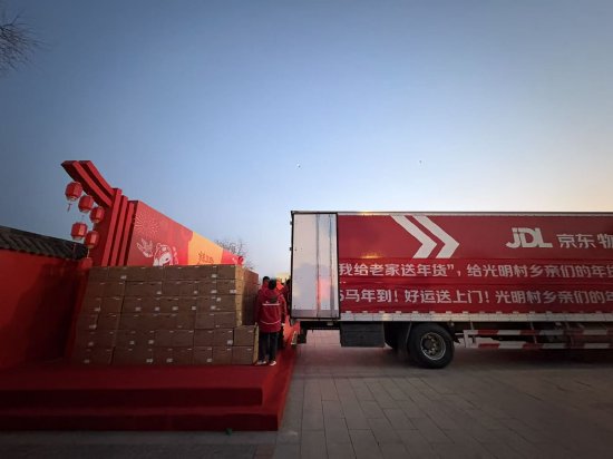 刘强东为老家送年货 美的微波炉现身礼单