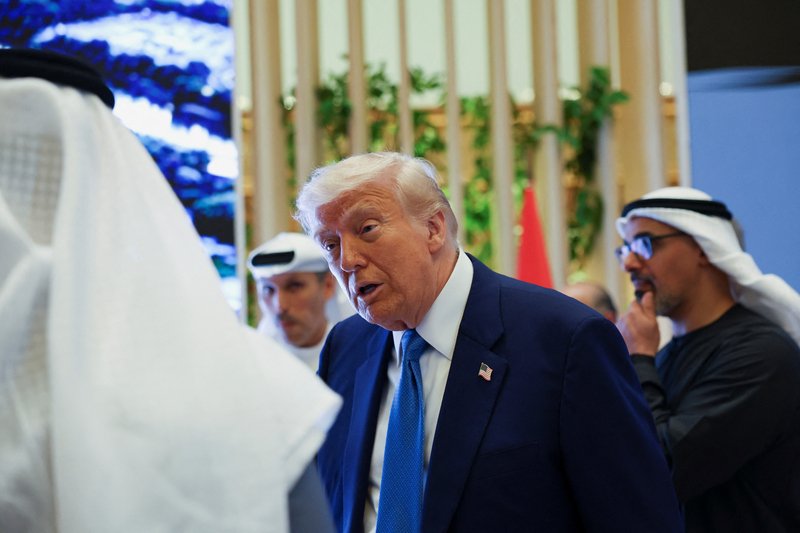 美媒爆料:特朗普就职前,阿联酋公司购买了特朗普家族加密货币公司近一半股份