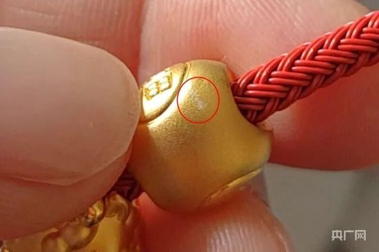 周生生足金挂坠,检测出铁银钯!