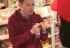 东方甄选首家线下体验店试营业，执行总裁 孙进现身“安利”办会员