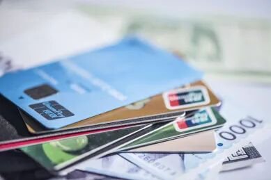 贺波接棒交行卡中心总经理 韩冬调任宁波分行，去年关停57家分中心 今年仍在持续“退潮”