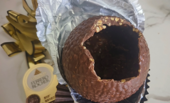 情人节送费列罗“翻车”！包装像拳头，打开是空气……60元买个空壳？