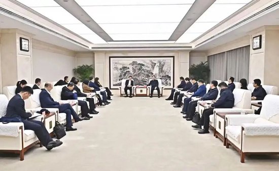 进出口银行董事长陈怀宇与雄安新区党工委书记、管委会主任张国华举行会谈