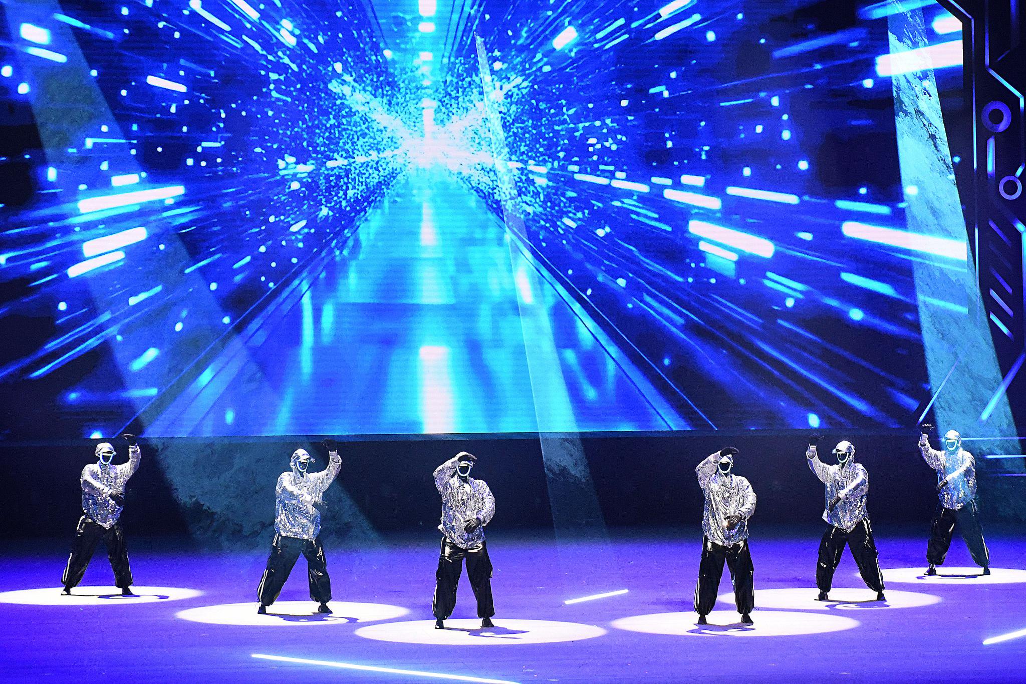 从春晚舞台到人间烟火——中国探索机器人多元应用场景