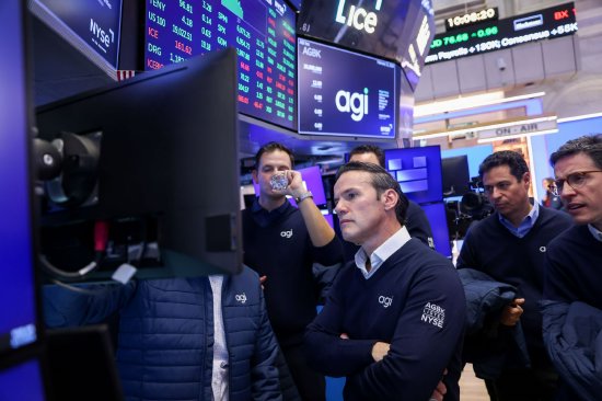 经济数据拖累美股低开 特朗普关税被推翻后三大股指转涨