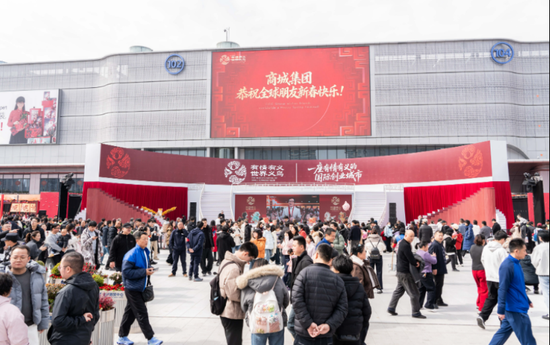 带动旅游收入超24亿元,“世界超市”赢麻了!春晚分会场成火爆打卡点!