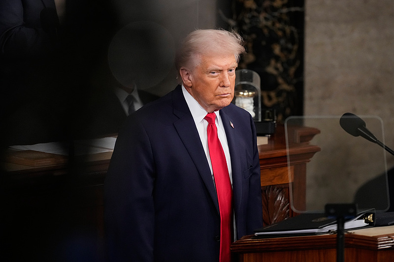 特朗普:对伊朗的不间断打击将持续一周甚至更长时间