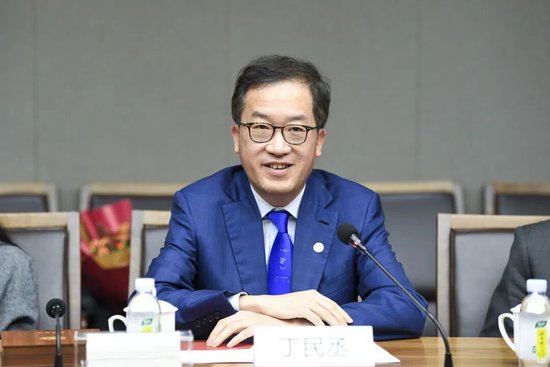 丁民丞学长,受聘为上海交大校董!