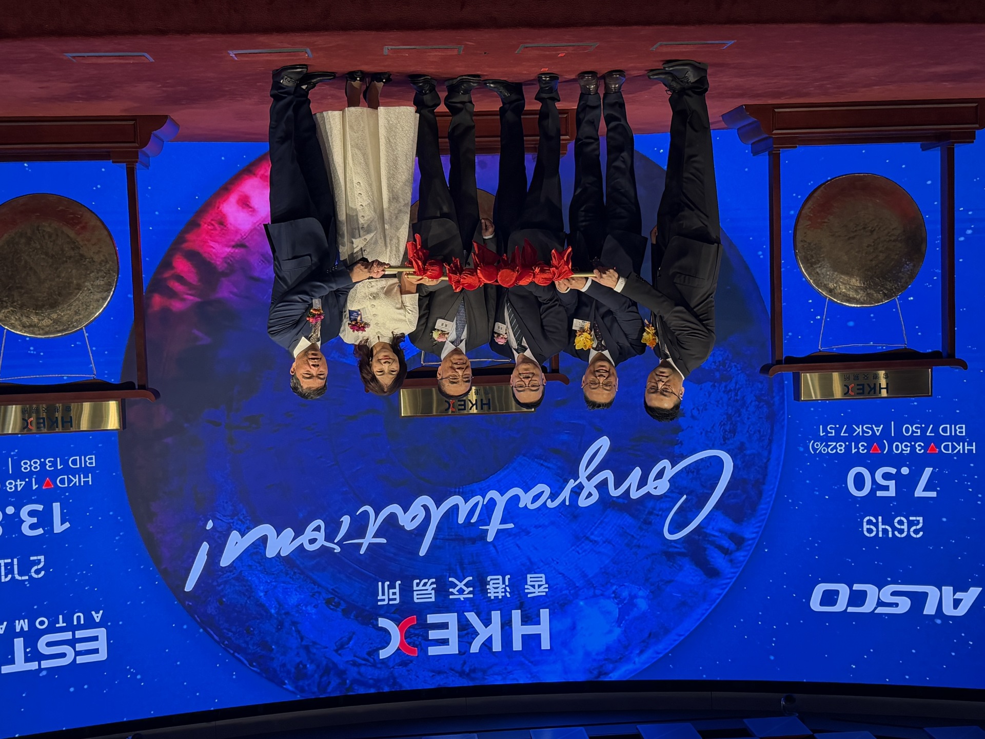 港股上新!携5297倍认购“神话”仍然重挫,优乐赛共享上市首日大跌43%!分析师解读原因