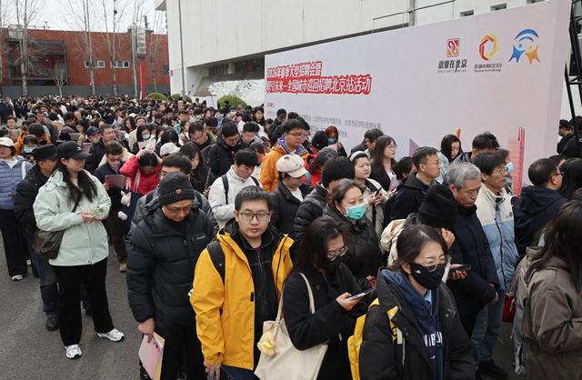 1万多人参加节后首场大型招聘会，七成岗位属于“高新技术”