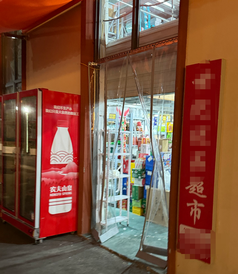 漂白鸡爪“乖媳妇”,部分线下超市、批发平台仍在售