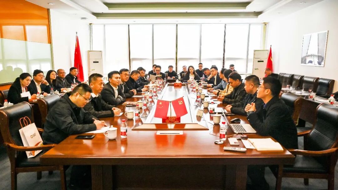 江苏铁塔代表团到访亚信科技，共商AI+5G+低空经济合作