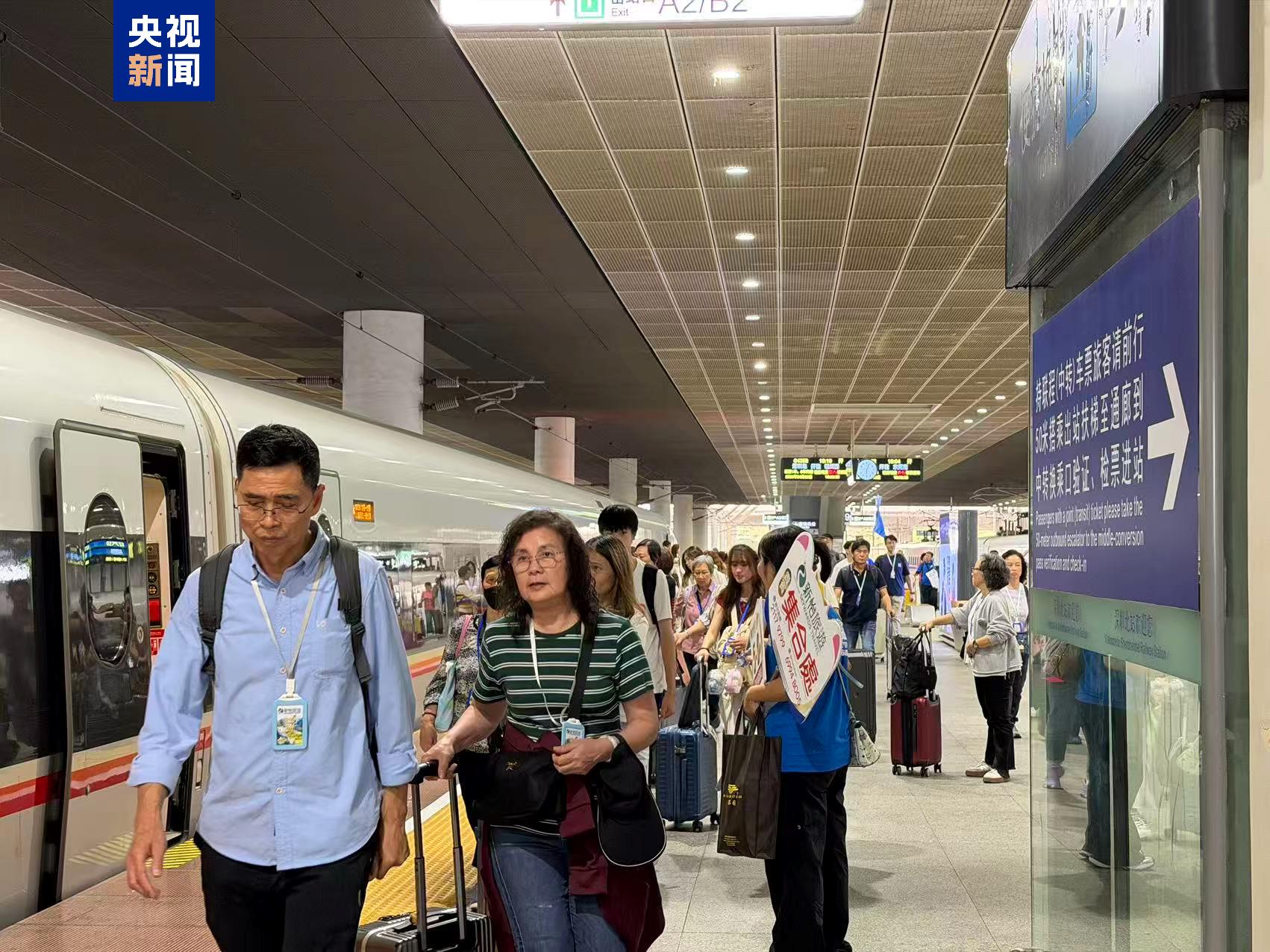 湾区高铁旅游专列开行 2400名香港旅客畅游内地