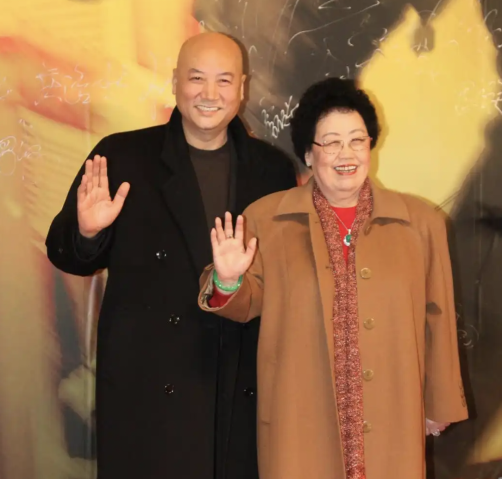 “猪八戒”马德华将送别陈丽华:大姐非常好非常有爱心,各方面都非常优秀,她为紫檀事业作出很大贡献,她的离去让我们很悲痛