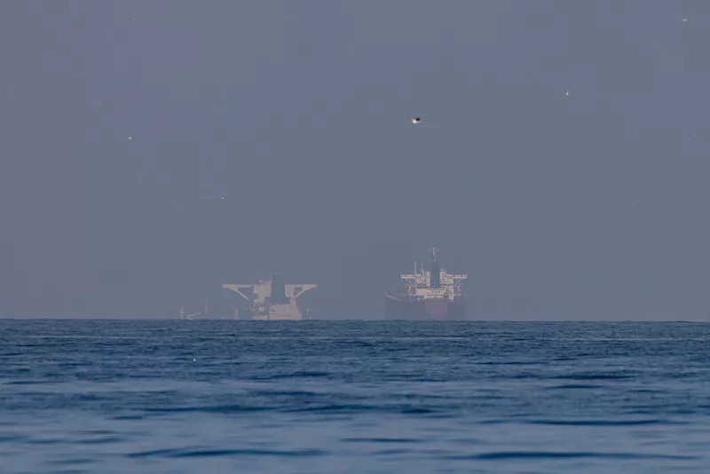 消息称停火期间伊朗和阿曼将对通过霍尔木兹海峡船只收费