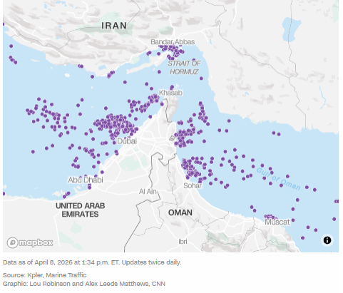 停火后已有两艘船只通过霍尔木兹海峡，但仍有数百艘被困