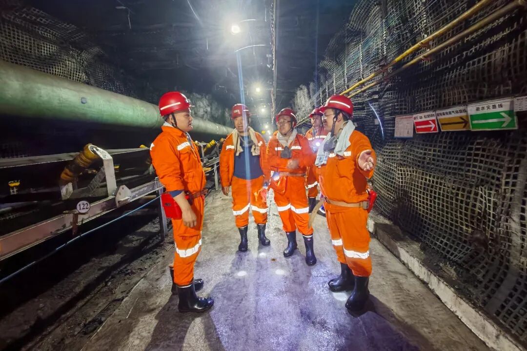 天安矿业集团到金桥煤矿交流安全生产管理经验