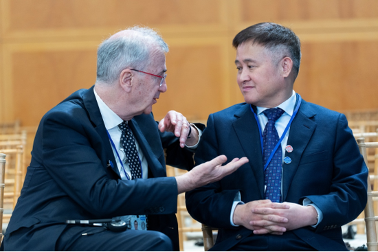 中国人民银行行长潘功胜会见相关国家高级官员和金融机构高管