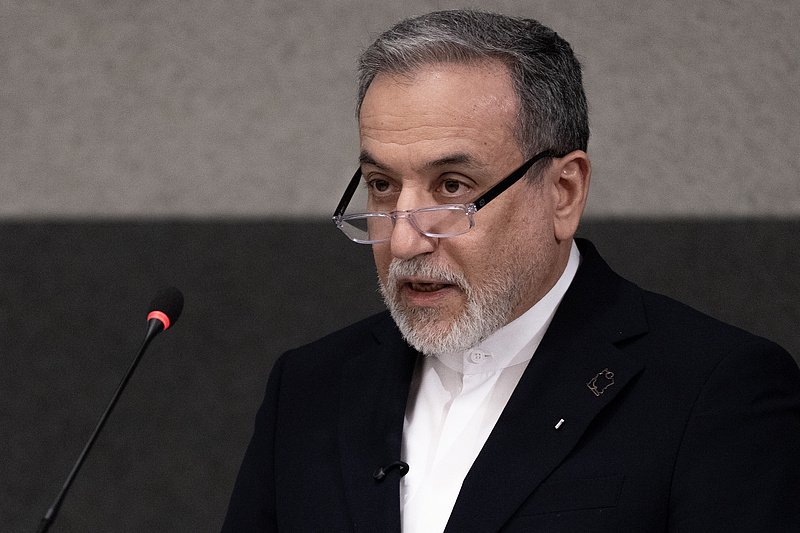 伊朗外长抵达阿曼