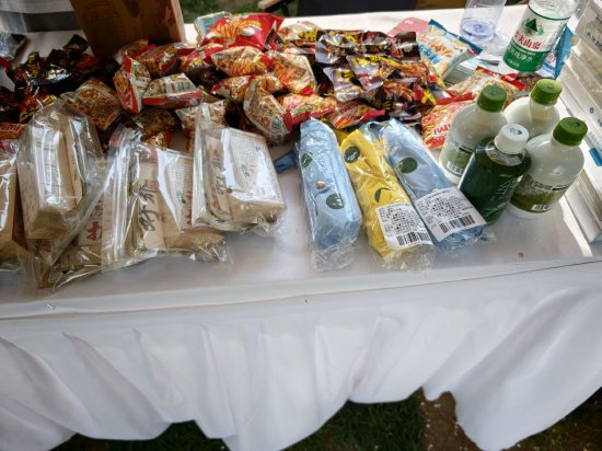 王小卤、珍酒等齐现“扭蛋机”，小朋友抱走“大奖”