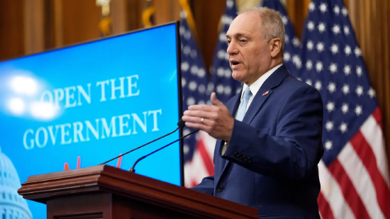 斯卡利斯：共和党仍有望在2026年中期选举中赢得众议院