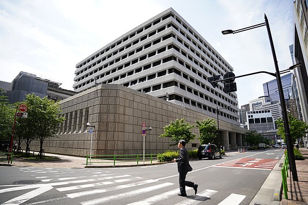 日本政府和央行实施外汇干预