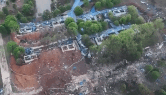 视频|航拍浏阳烟花厂爆炸事故现场，总台记者直击