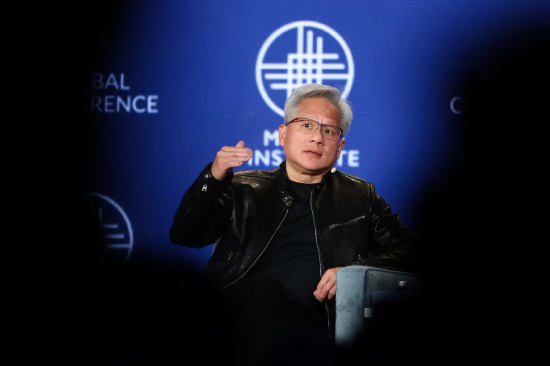 英伟达CEO黄仁勋：AI 将创造就业 而非摧毁就业