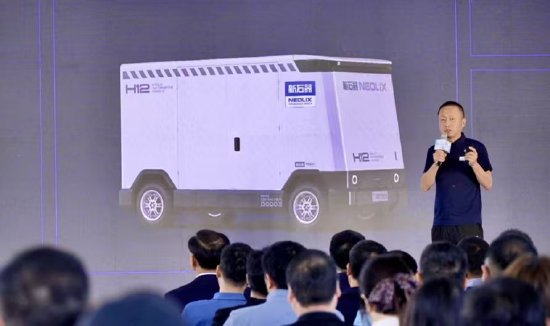新石器发布“来电岛”无人车运营中心，目标3年落地100+城市