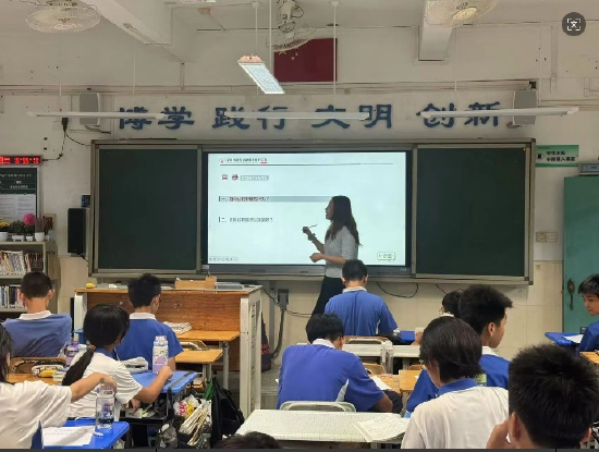 515投资者保护 | 走进校园、社区、花市！鹏华基金青年投教团荣获2026年度最具影响力投教项目奖