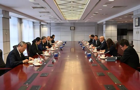 王志恒会见环球银行金融电信协会全球首席执行官哈维尔·佩雷兹·塔索